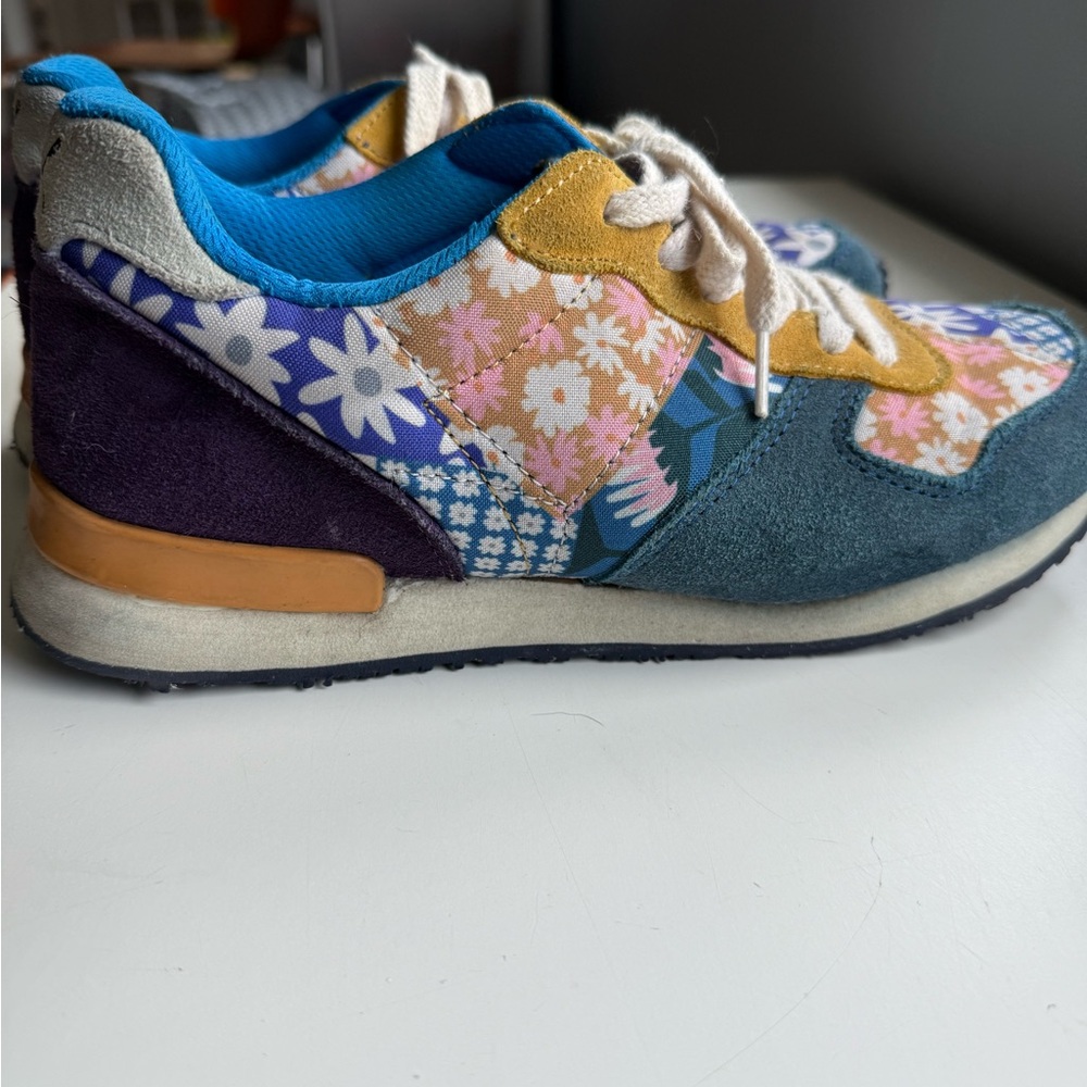 Used Inkkas Hendrix Jogger Shoe in women’s size 9